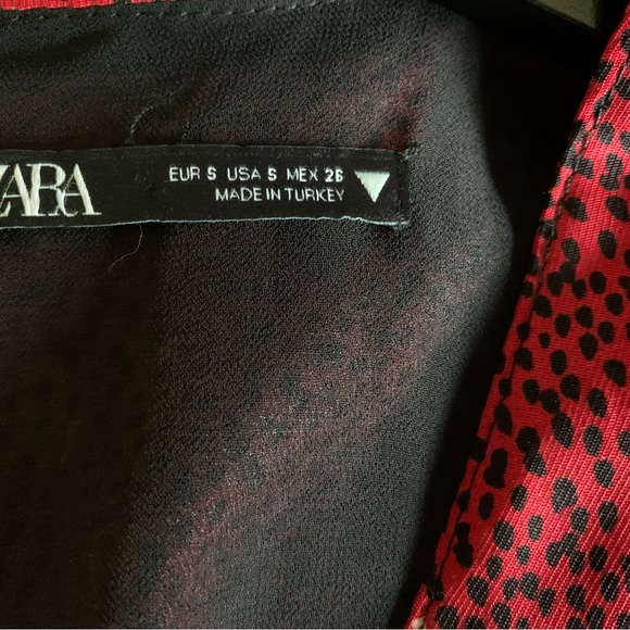 LN ZARA RUCHED FRONT DRESS. FULLY LINED. HIDDEN BACK ZIPPER. DRESS IS FITTED. - Picture 12 of 16